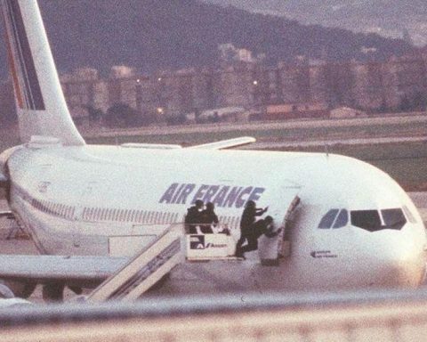 hijacking of Air France Flight 8969 in December, 1994