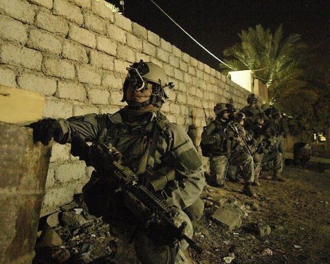 Rangers conduct a security halt in Iraq 2007