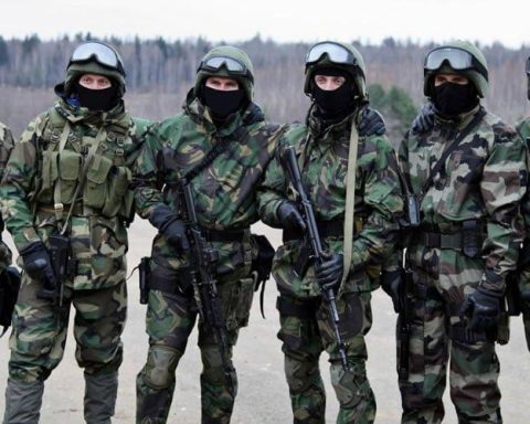 Cuban special forces posing for photo during training