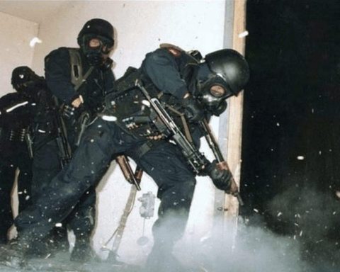 British Special Air Service (SAS) operators training in the late 1980s