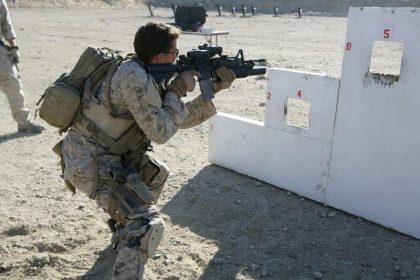 USMC Reconnaissance battalions training shooting