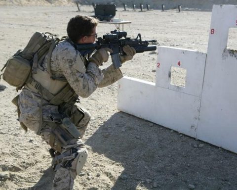 USMC Reconnaissance battalions training shooting