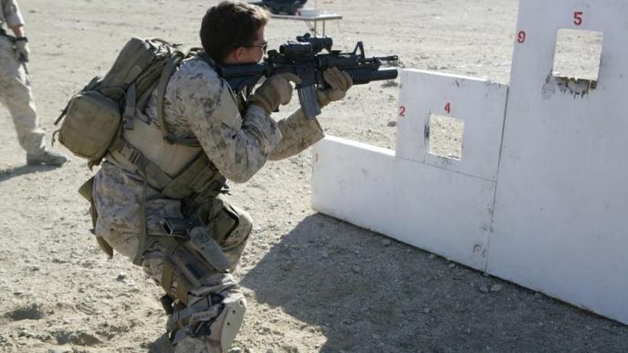 USMC Reconnaissance battalions training shooting