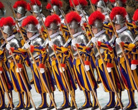 The Pontifical Swiss Guard: A close protection detail of the Holy See