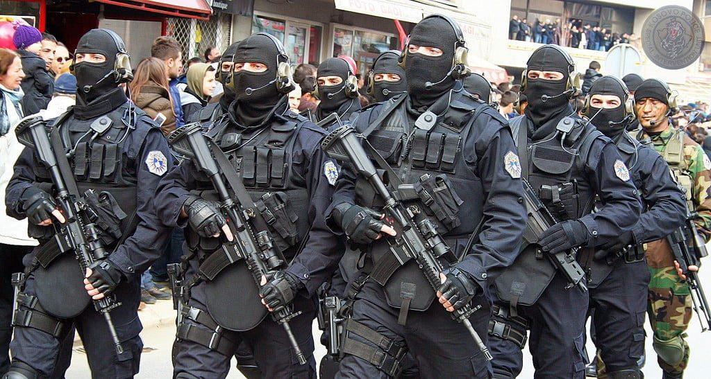 Special Intervention Unit (SIU) operators brandishing their weapons and gear