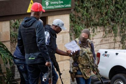 SAS operator is seen speaking with another armed rescuer during hostage crisis in Kenya