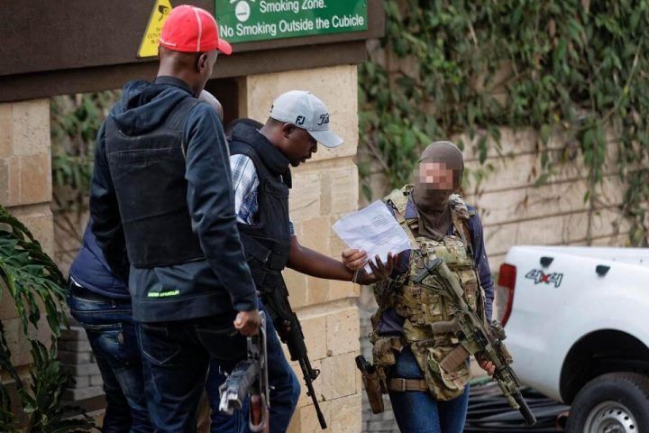 SAS operator is seen speaking with another armed rescuer during hostage crisis in Kenya