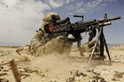 A US army soldier and his M249 SAW