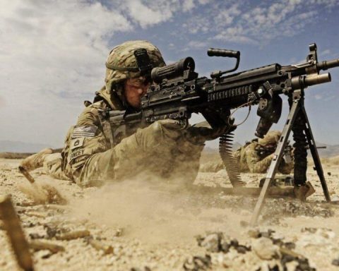 A US army soldier and his M249 SAW