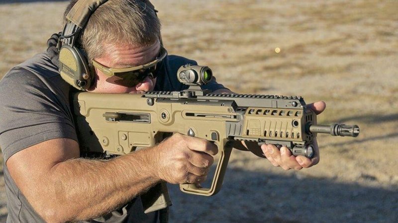 Soldier aim with its IWI Tavor assault rifle