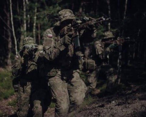 Polish Armed Forces armed with Grot C16 assault rifle