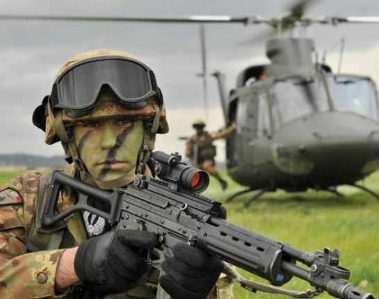 Italian soldier armed with Beretta SC70/90 carbine