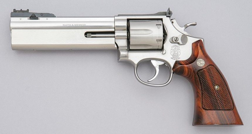 Smith & Wesson Model 686 Distinguished Combat Magnum