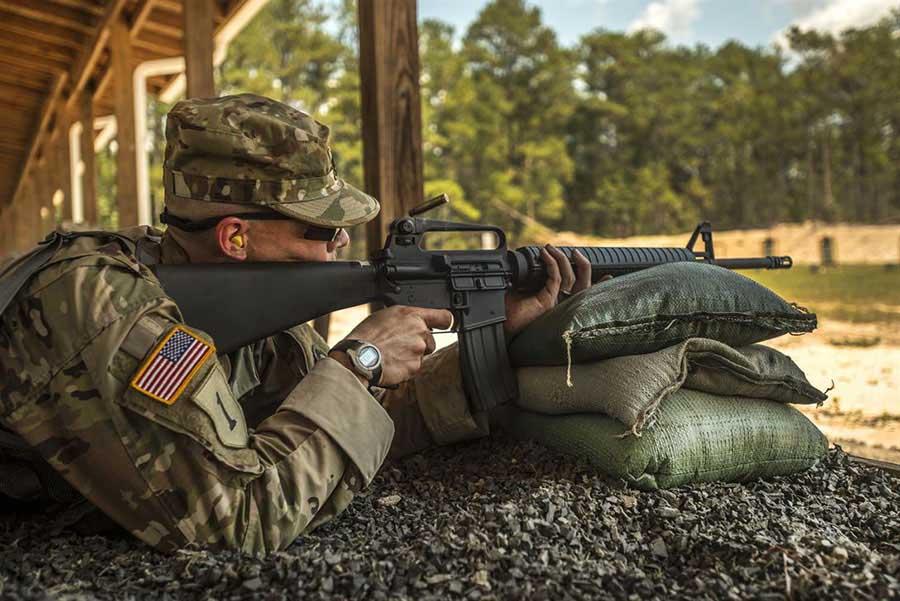 M16A2 US soldier on shooting range