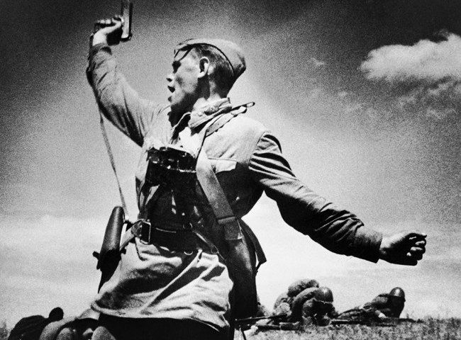 Soviet Army Officer with Tokarev TT-33 pistol