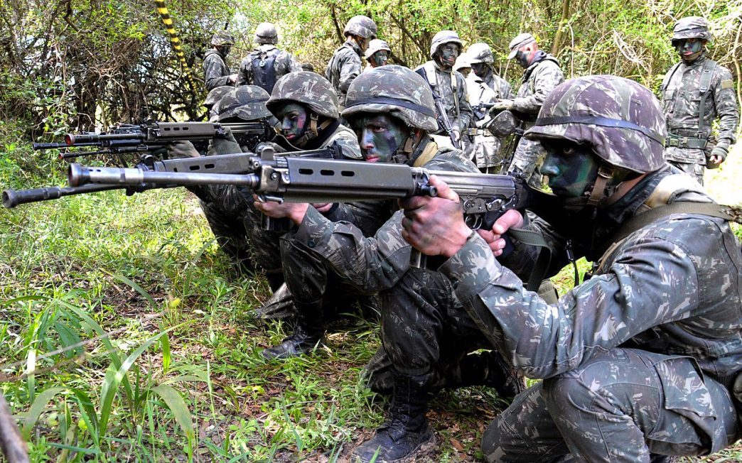 Brazilian Army soldiers with FN FAL