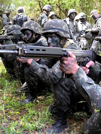 Brazilian Army soldiers with FN FAL