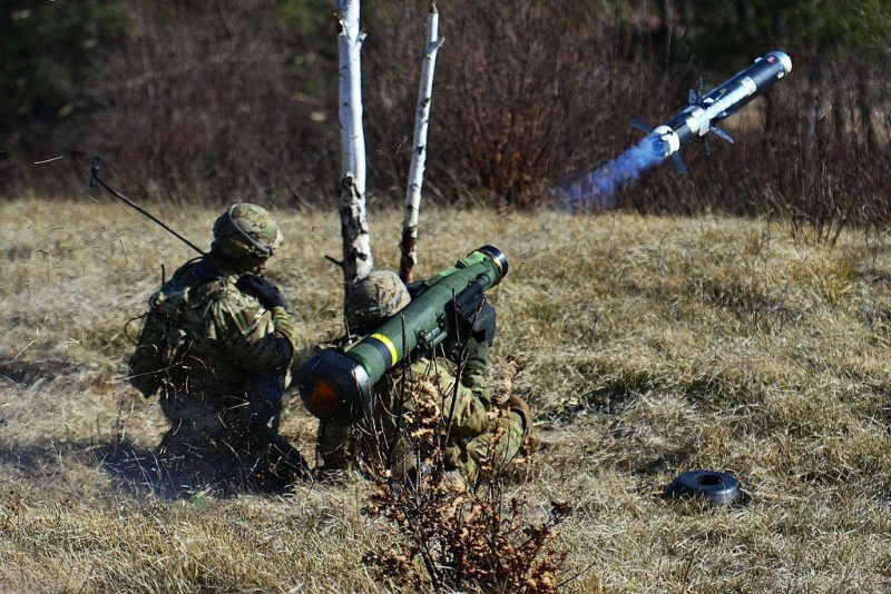 US soldiers firing FGM-148 Javelin portable anti-tank missile system
