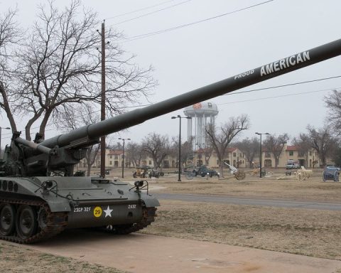 M107 self-propelled gun