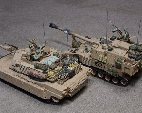 Although models, these two vehicles show why the self propelled gun (right) is often confused with the tank (left) by the average person