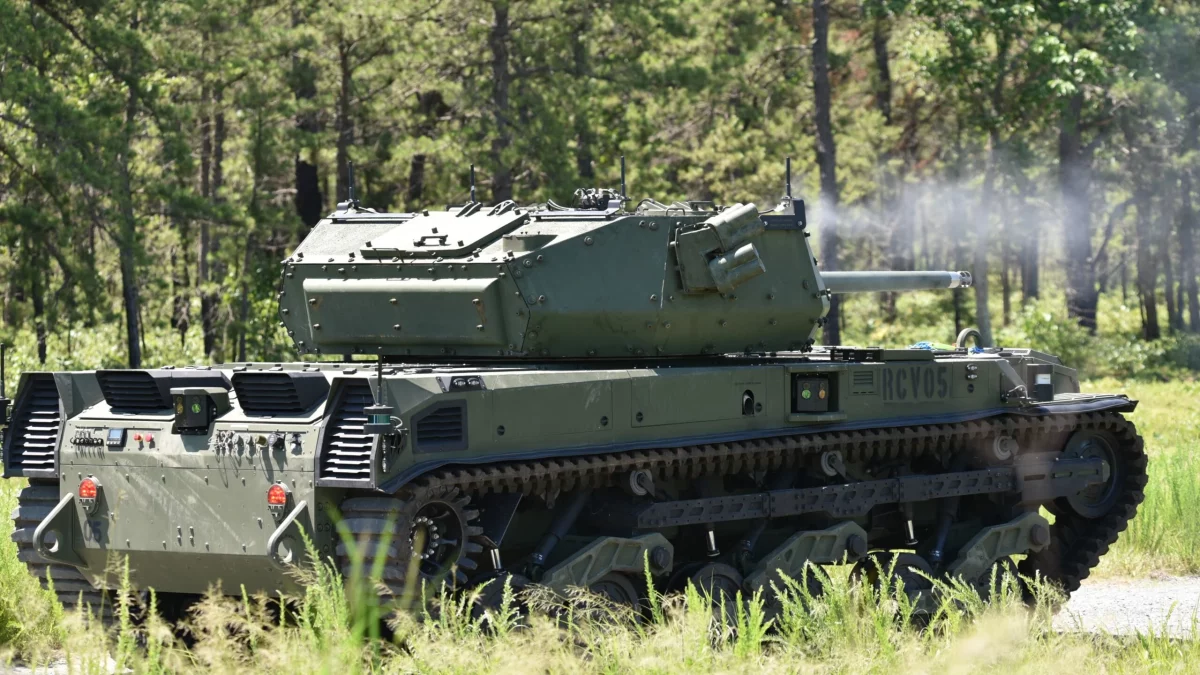 BMP-3 firing main gun