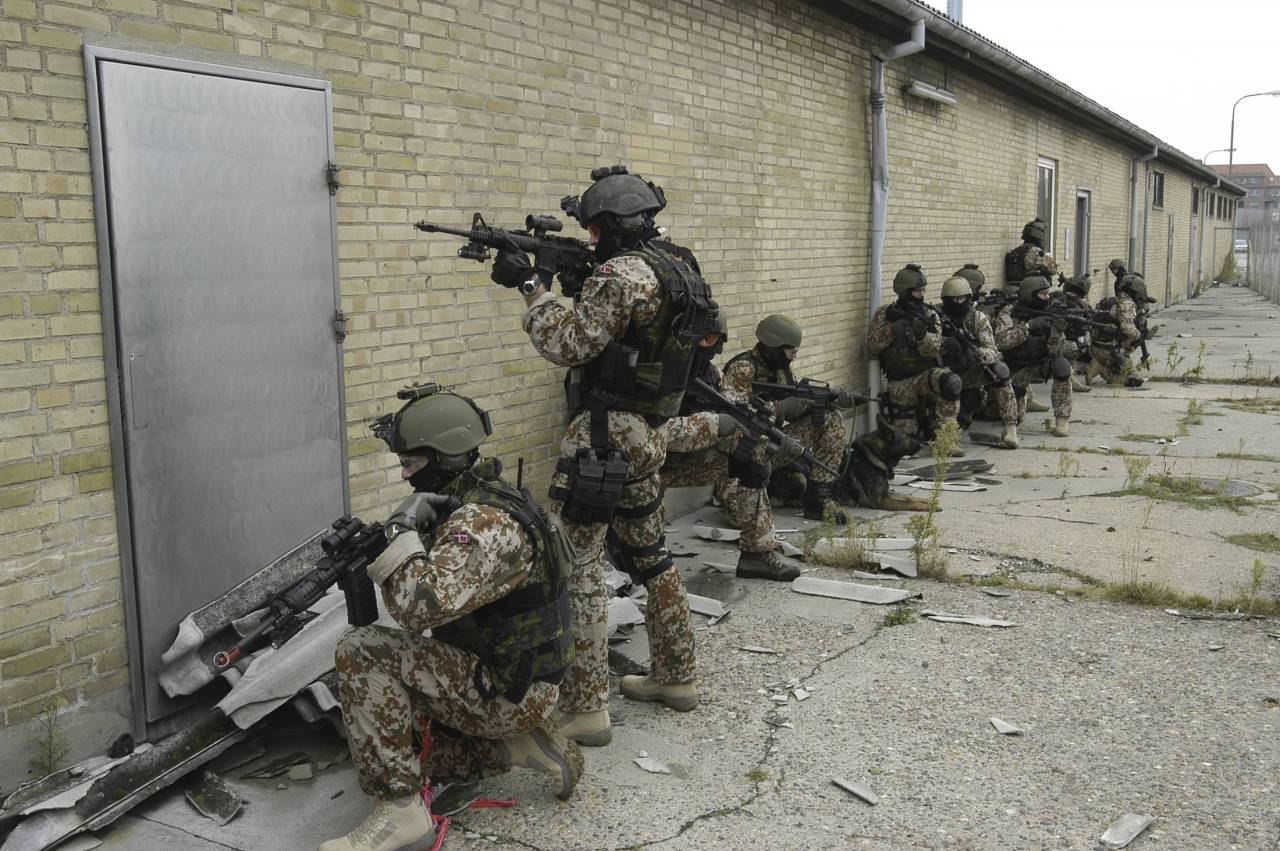 Frogman Corps (Frømandskorpset) operators preparing to breach the building