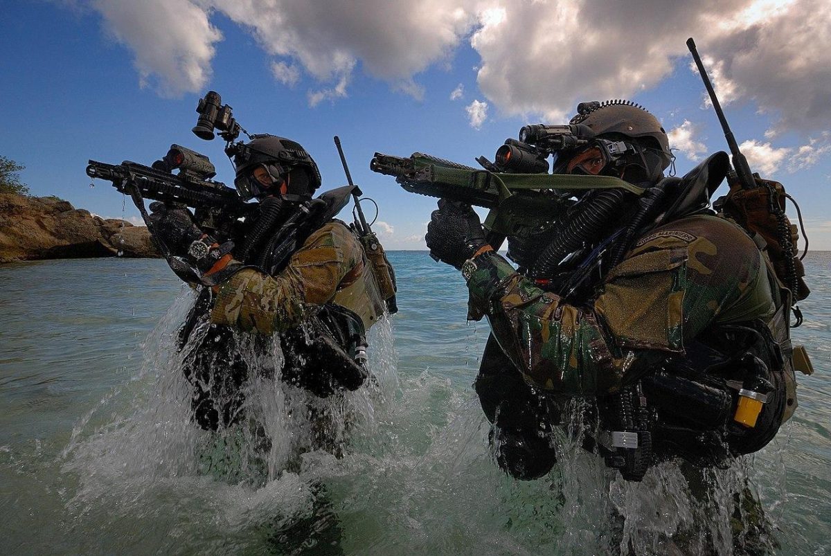 Dutch Marine corps frogmen, armed with the HK416 D10RS during an over-the-beach (OTB) exercise