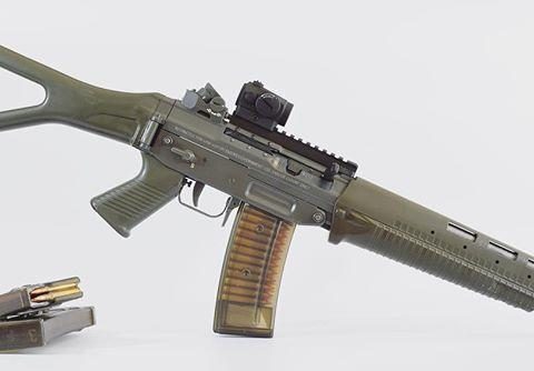 SIG SG 551 assault rifle