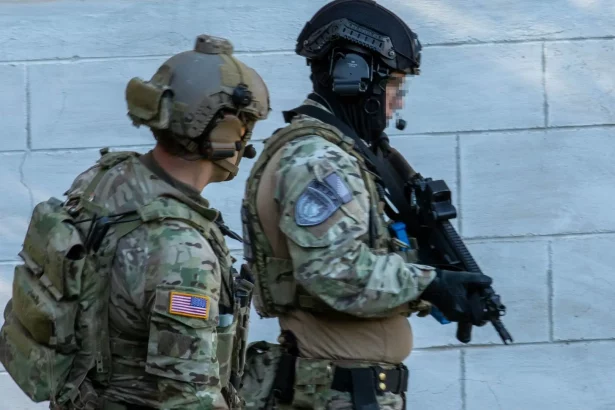 The operator from the SIPA SSU stands alongside his colleague from the US Special Forces